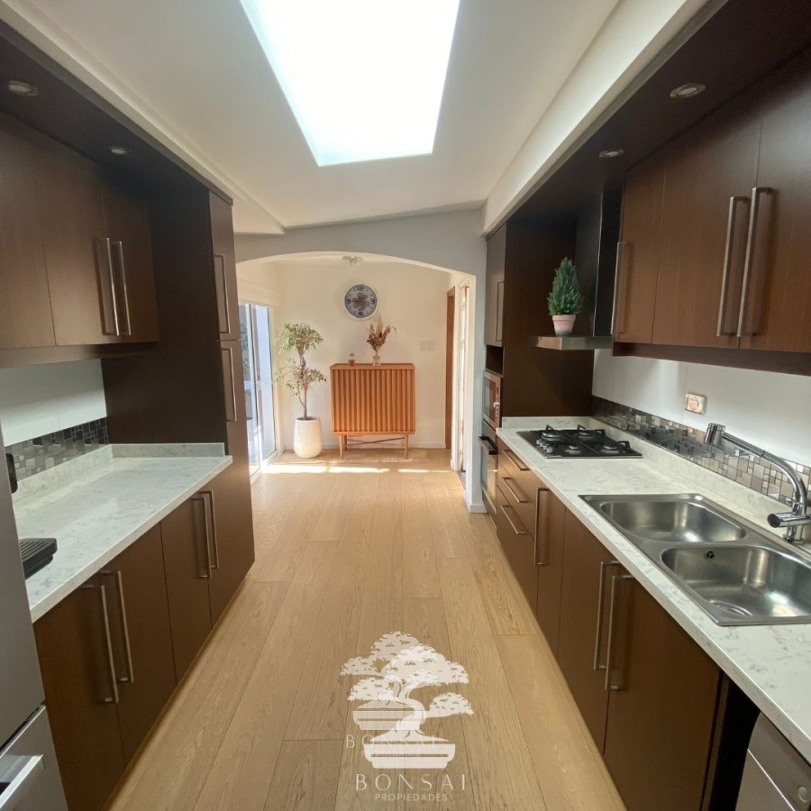Casa ID.133 - Venta Casa Cinco Dormitorios Carrasco Sur Montevideo F