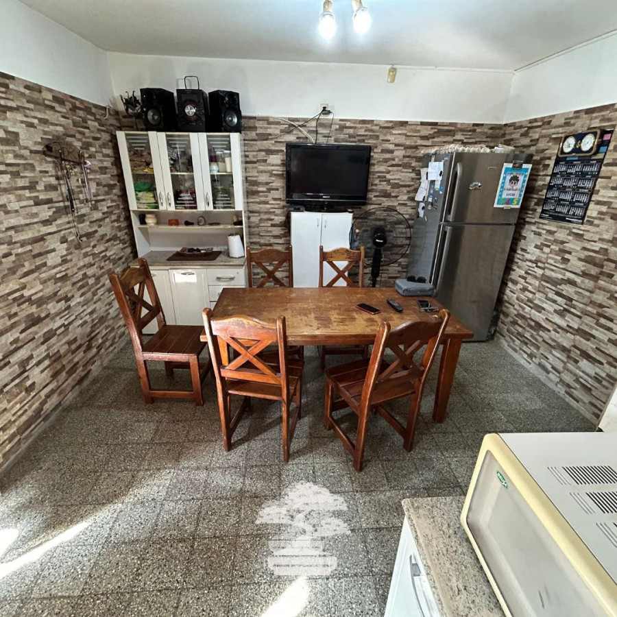 Casa ID.144 - Venta Casa 3 Dormitorios Con Gran Terreno De 600 M² Belvedere Montevideo R