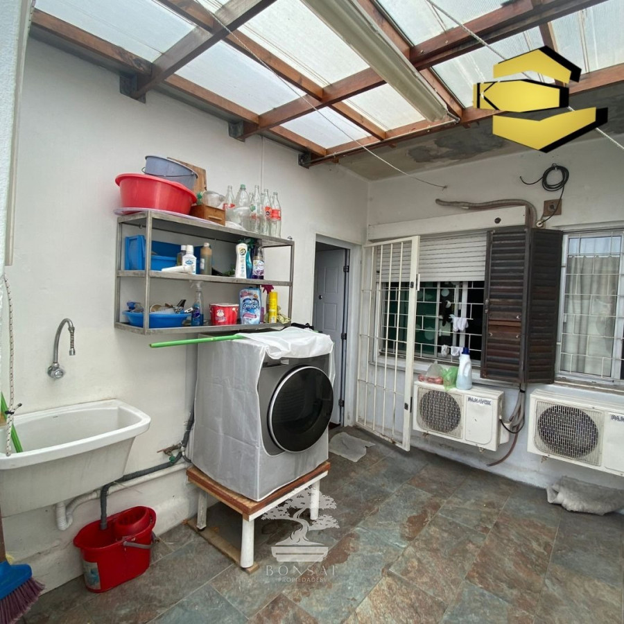 Casa ID.145 - Venta Casa De Altos 3 Dormitorios + Doble Garage La Comercial Montevideo C