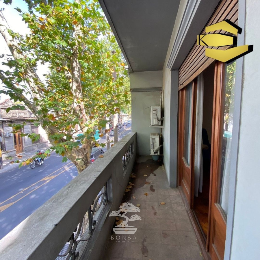 Casa ID.145 - Venta Casa De Altos 3 Dormitorios + Doble Garage La Comercial Montevideo C