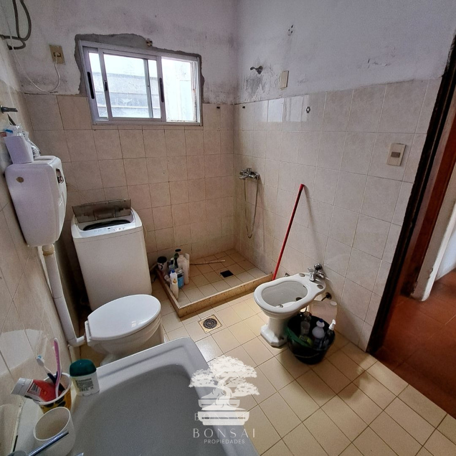 Casa ID.164 - Venta Casa 5 Dormitorios Con Patio Aguada Montevideo B