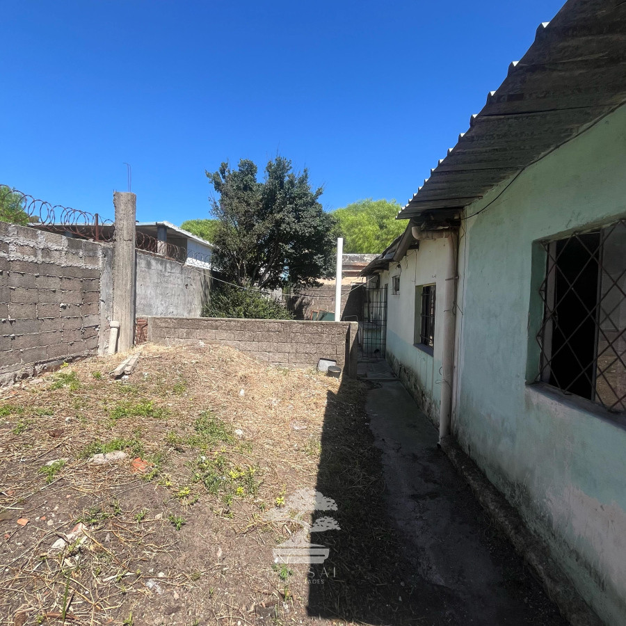 Casa ID.413 - Venta Casa a reciclar con Terreno Piedras Blancas Montevideo C