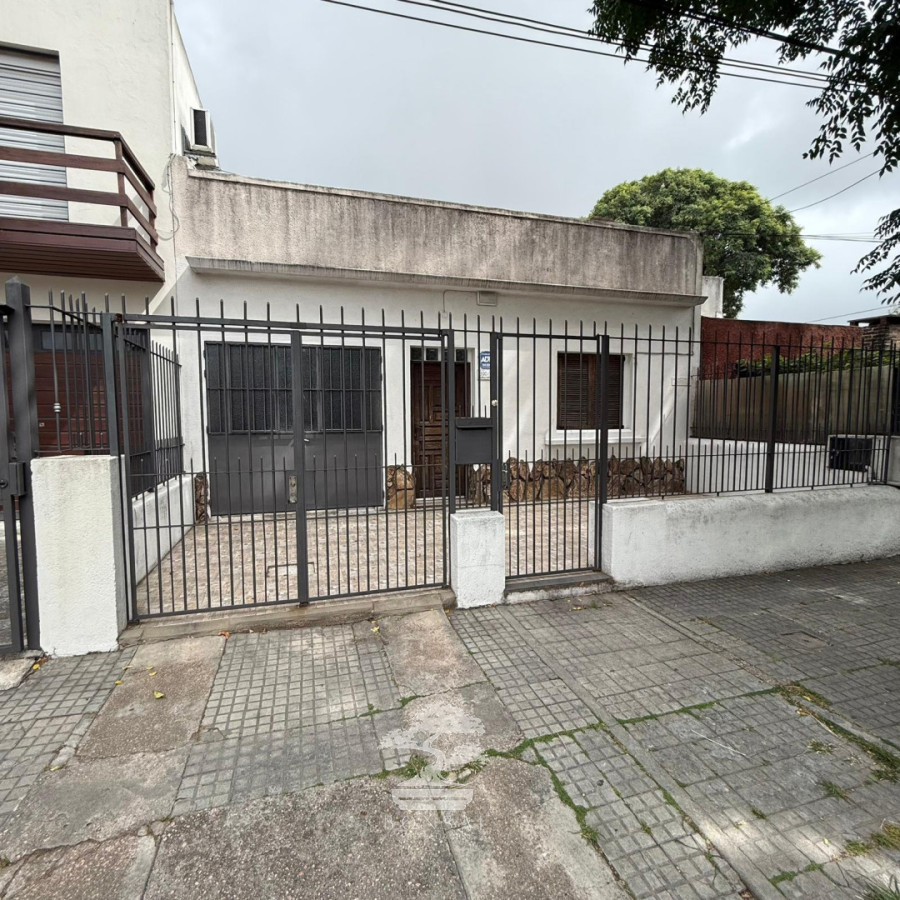 Casa ID.953 - Venta Casa 2 dormitorios Garaje Brazo Oriental Montevideo C