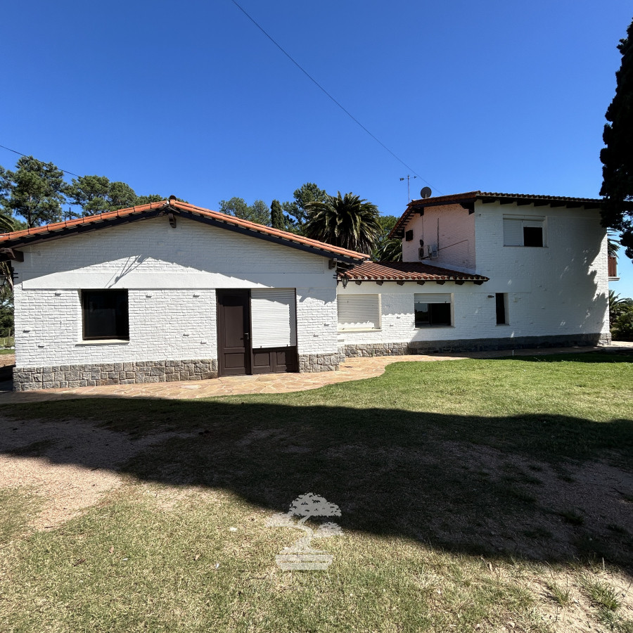Casa ID.425 - Venta Espectacular casa estilo Colonial 5 dormitorios Nueva Helvecia Colonia LR