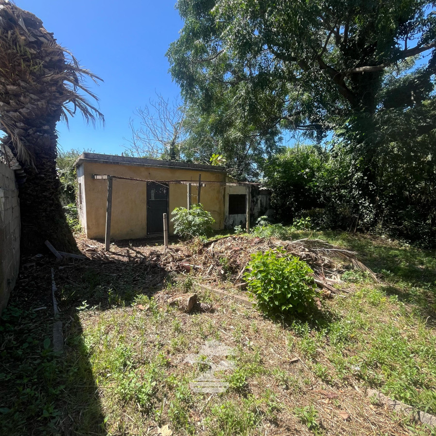 Casa ID.413 - Venta Casa a reciclar con Terreno Piedras Blancas Montevideo C