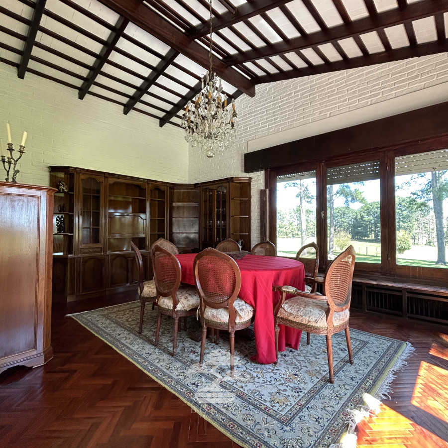 Casa ID.425 - Venta Espectacular casa estilo Colonial 5 dormitorios Nueva Helvecia Colonia LR