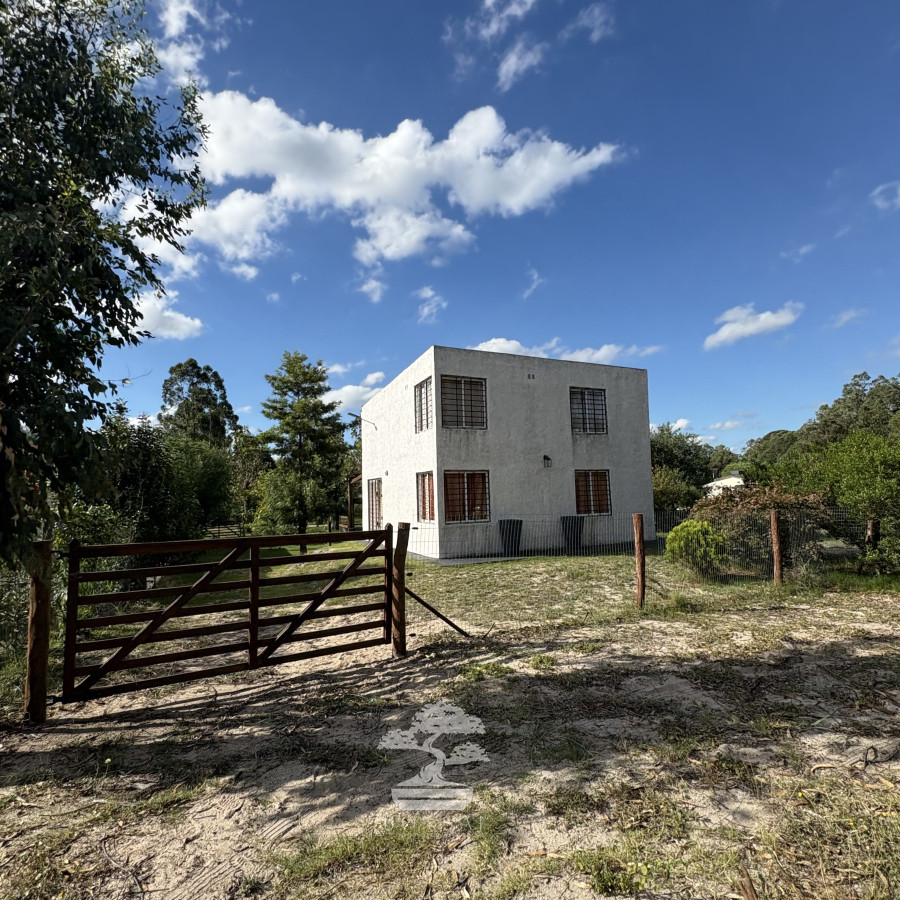 Casa ID.414 - Venta casa 2 dormitorios frente al mar balneario Santa Regina Colonia LR