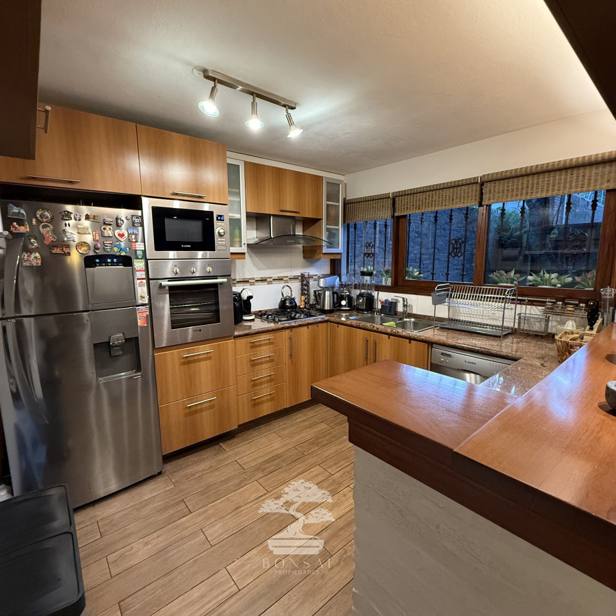 Casa ID.532 - Venta Casa 3 dormitorios + Escritorio 4 Baños Parque Batlle Montevideo B
