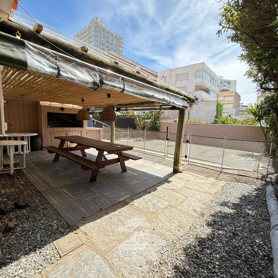 Casa ID.813 - Venta Casa 3 dormitorios + Apartamento Punta del Este C