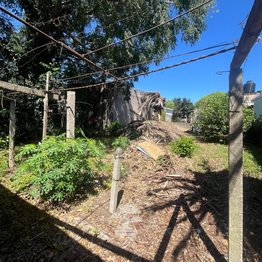 Casa ID.413 - Venta Casa a reciclar con Terreno Piedras Blancas Montevideo C