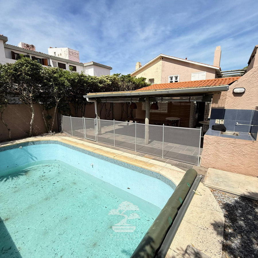 Casa ID.813 - Venta Casa 3 dormitorios + Apartamento Punta del Este C