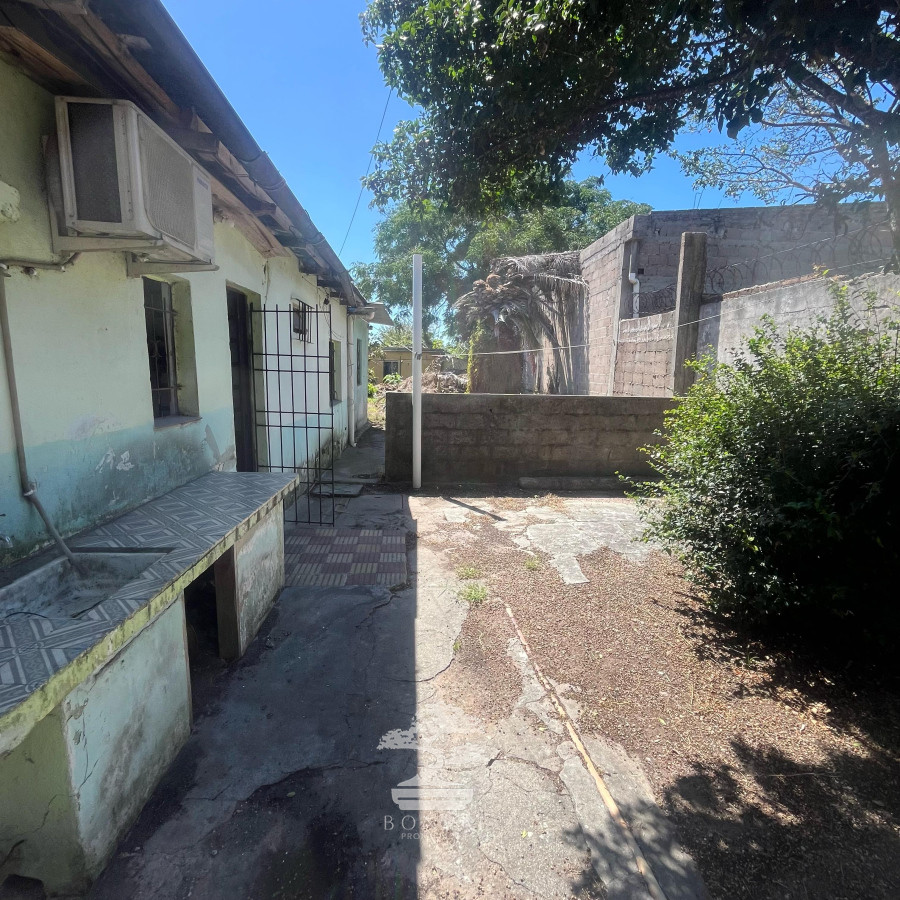 Casa ID.413 - Venta Casa a reciclar con Terreno Piedras Blancas Montevideo C