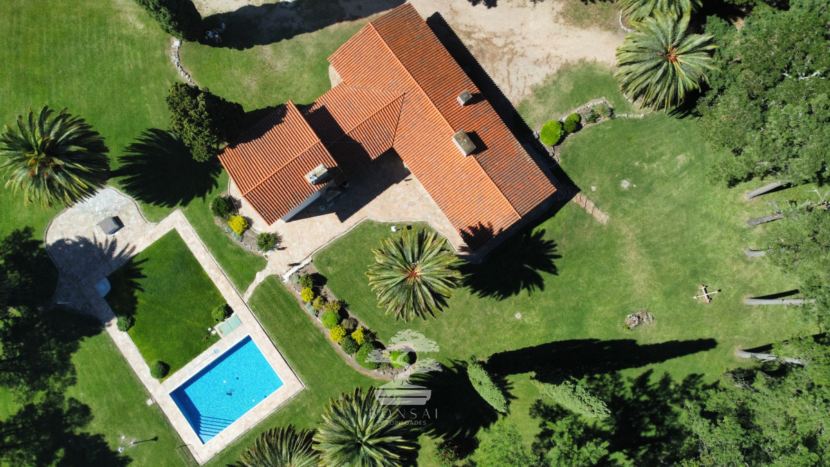 Casa ID.425 - Venta Espectacular casa estilo Colonial 5 dormitorios Nueva Helvecia Colonia LR