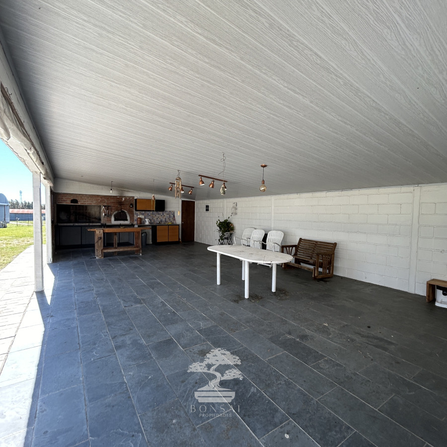 Casa ID.425 - Venta Espectacular casa estilo Colonial 5 dormitorios Nueva Helvecia Colonia LR