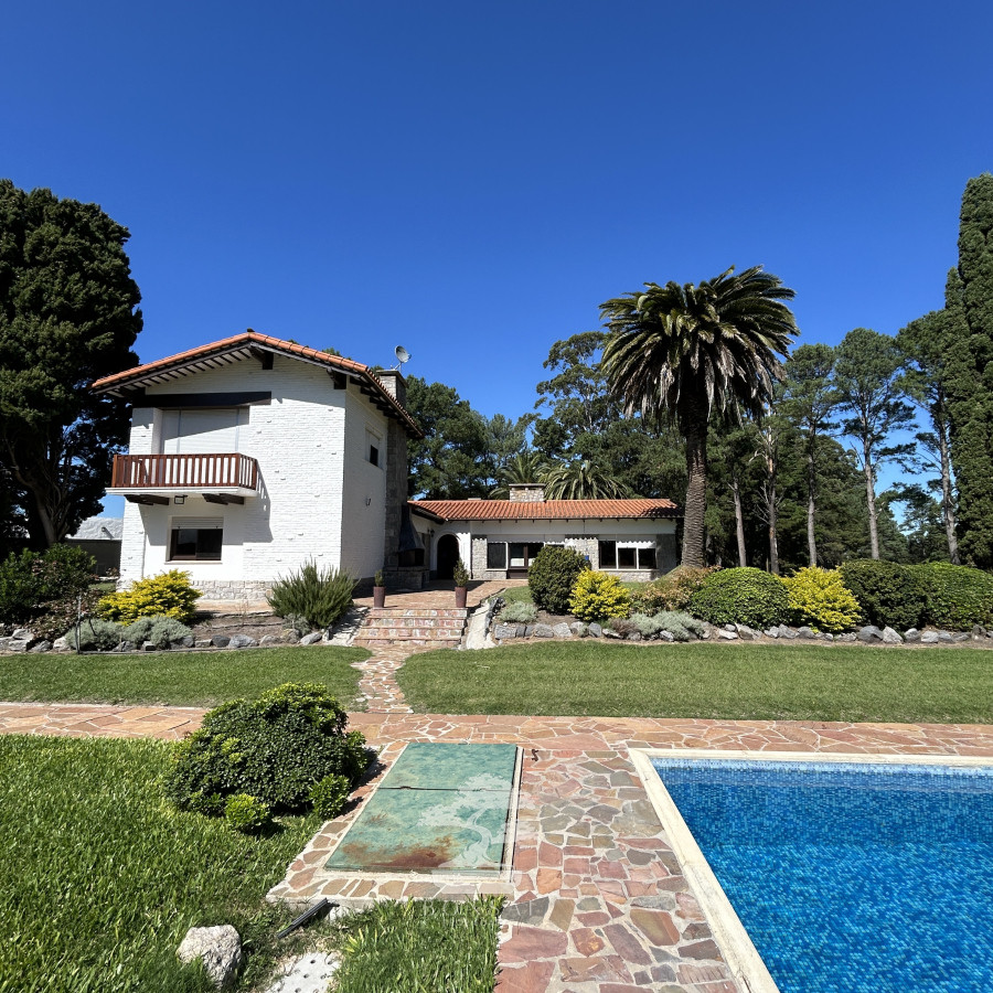 Casa ID.425 - Venta Espectacular casa estilo Colonial 5 dormitorios Nueva Helvecia Colonia LR