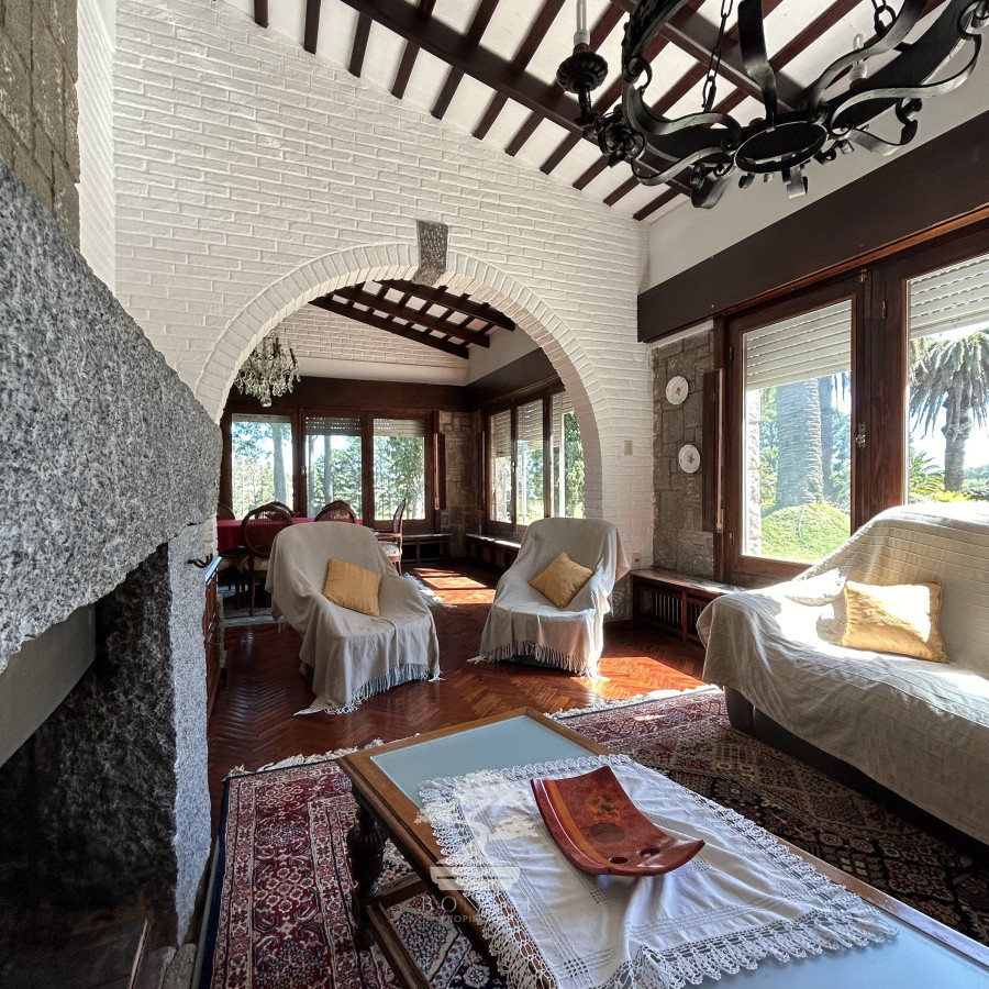 Casa ID.425 - Venta Espectacular casa estilo Colonial 5 dormitorios Nueva Helvecia Colonia LR