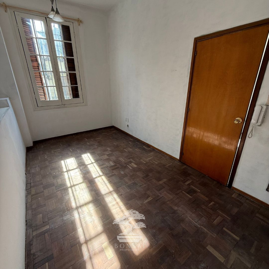 Casa ID.679 - Alquiler Casa PH, 2 Dormitorios 2 Baños, Parque Rodo, Montevideo R