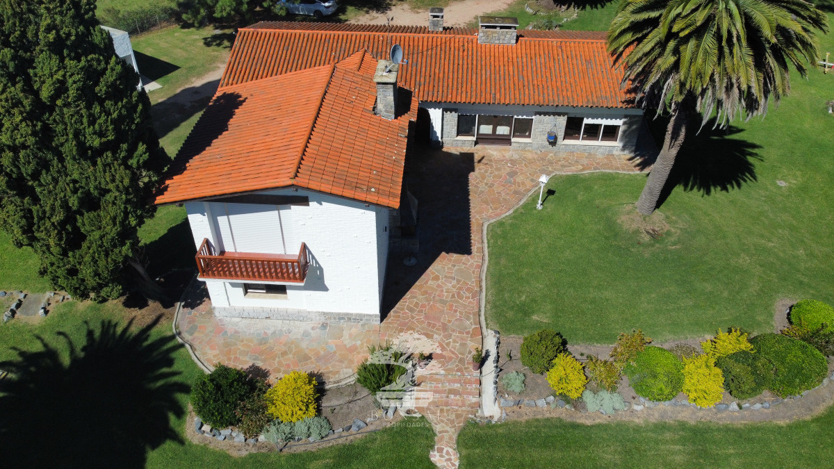 Casa ID.425 - Venta Espectacular casa estilo Colonial 5 dormitorios Nueva Helvecia Colonia LR