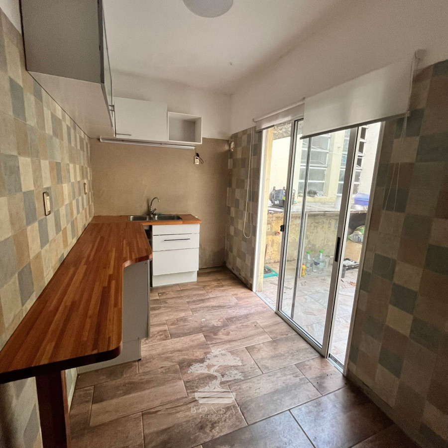 Casa ID.543 - Venta Padrón único 2 Casas y 5 Apartamentos con renta 7% La Blanqueada Montevideo V
