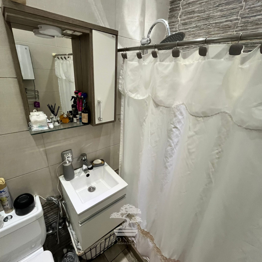 Casa ID.543 - Venta Padrón único 2 Casas y 5 Apartamentos con renta 7% La Blanqueada Montevideo V