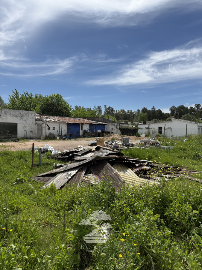 Casa ID.784 - Venta Terrenos con construcciones Canelones C