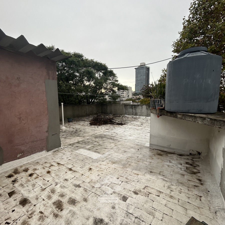 Casa ID.514 - Venta gran casa 6 Dormitorios a reciclar Cordon Montevideo lr