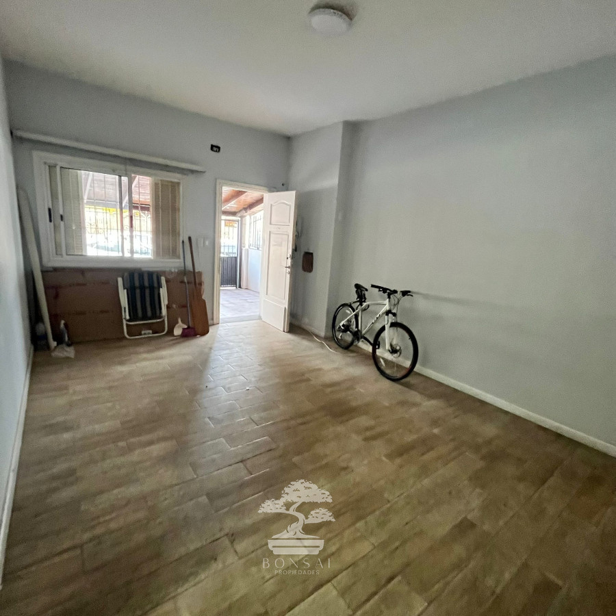 Casa ID.543 - Venta Padrón único 2 Casas y 5 Apartamentos con renta 7% La Blanqueada Montevideo V