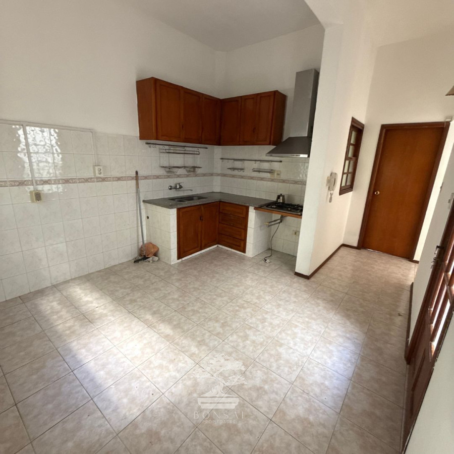 Casa ID.679 - Alquiler Casa PH, 2 Dormitorios 2 Baños, Parque Rodo, Montevideo R