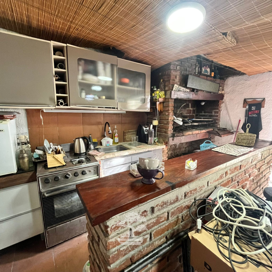 Casa ID.543 - Venta Padrón único 2 Casas y 5 Apartamentos con renta 7% La Blanqueada Montevideo V