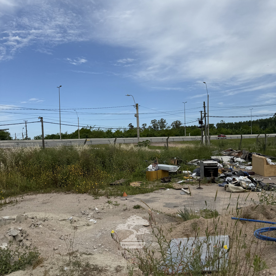 Casa ID.784 - Venta Terrenos con construcciones Canelones C