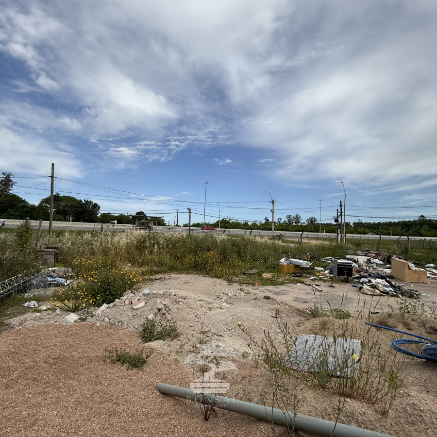 Casa ID.784 - Venta Terrenos con construcciones Canelones C