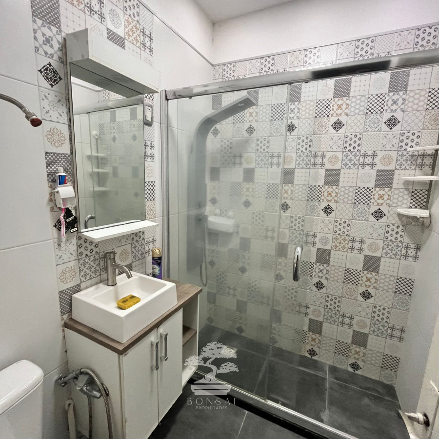 Casa ID.543 - Venta Padrón único 2 Casas y 5 Apartamentos con renta 7% La Blanqueada Montevideo V