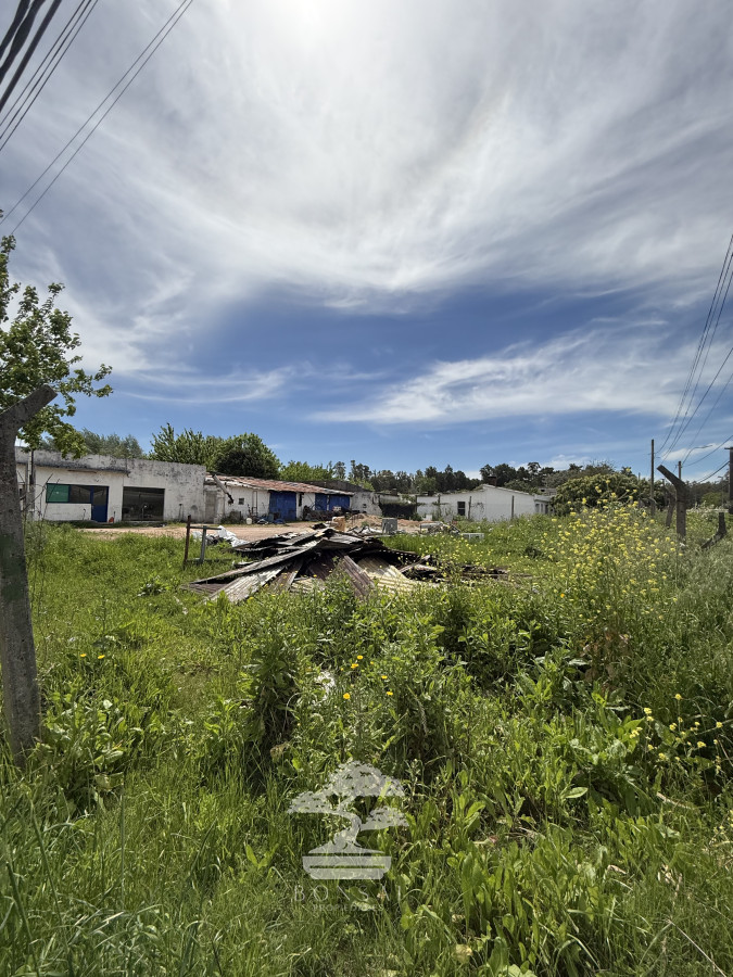 Casa ID.784 - Venta Terrenos con construcciones Canelones C