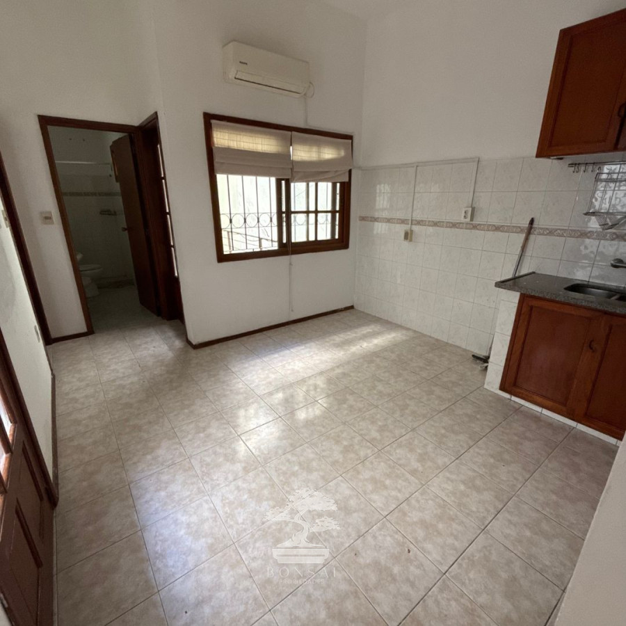 Casa ID.679 - Alquiler Casa PH, 2 Dormitorios 2 Baños, Parque Rodo, Montevideo R