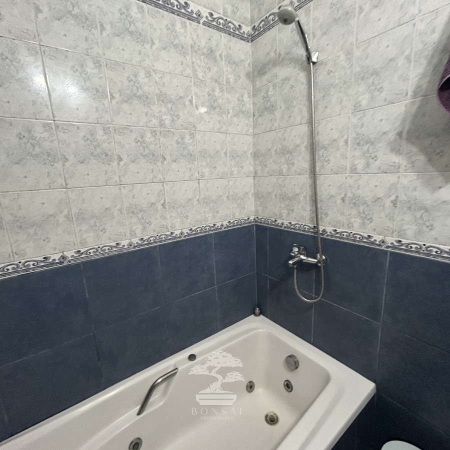 Casa ID.514 - Venta gran casa 6 Dormitorios a reciclar Cordon Montevideo lr