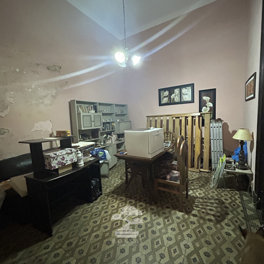 Casa ID.514 - Venta gran casa 6 Dormitorios a reciclar Cordon Montevideo lr