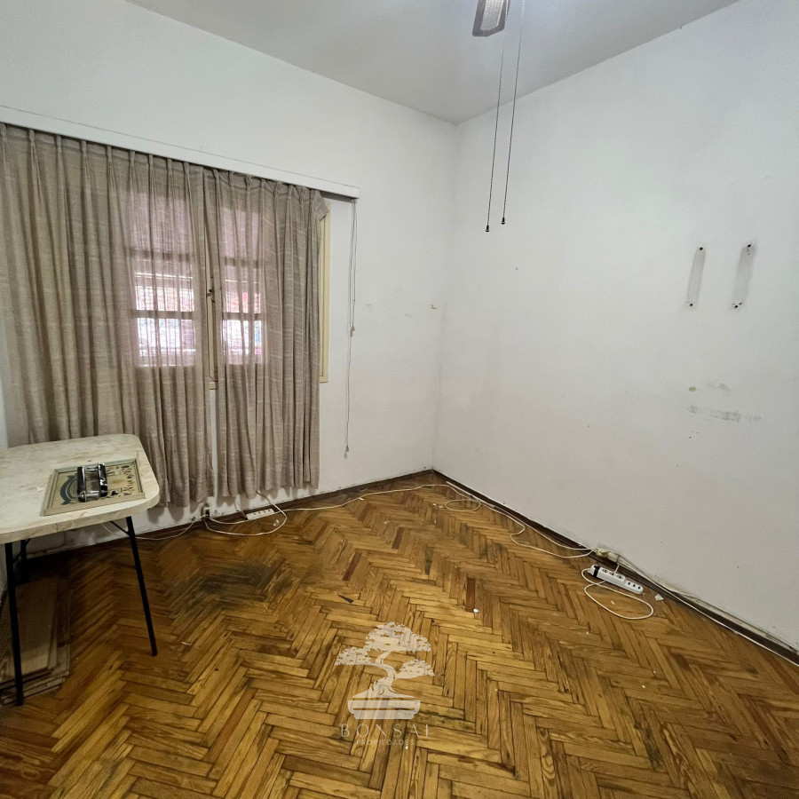 Casa ID.543 - Venta Padrón único 2 Casas y 5 Apartamentos con renta 7% La Blanqueada Montevideo V
