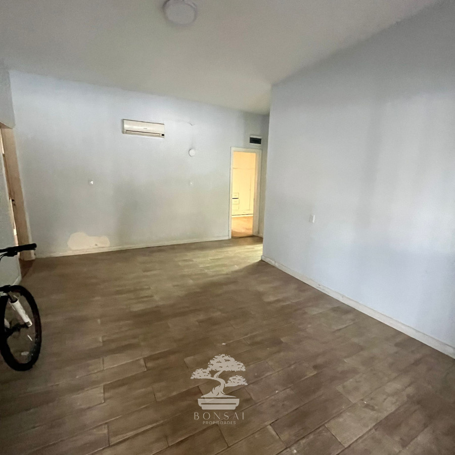 Casa ID.543 - Venta Padrón único 2 Casas y 5 Apartamentos con renta 7% La Blanqueada Montevideo V