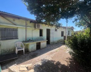 Venta Casa a reciclar con Terreno Piedras Blancas Montevideo C