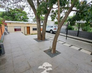Venta Casa 3 Dormitorios + Casa 1 Dormitorio Jardines Del Hipódromo Montevideo B