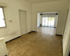 Venta Casa 2 Dormitorios + Local Comercial Rentado. Aguada Montevideo G