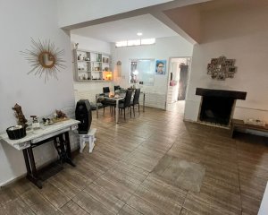 Venta Casa 3 dormitorios mas 2 apartamentos La Blanqueada Montevideo V