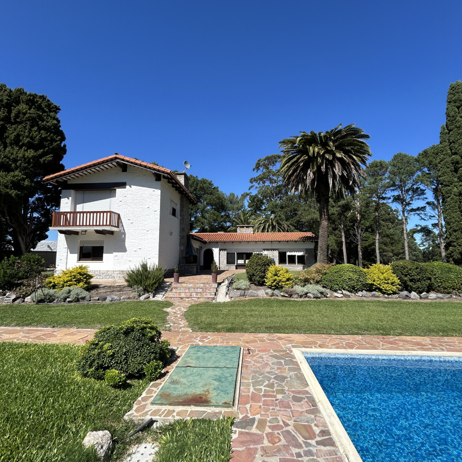 Venta Espectacular casa estilo Colonial 5 dormitorios Nueva Helvecia Colonia LR