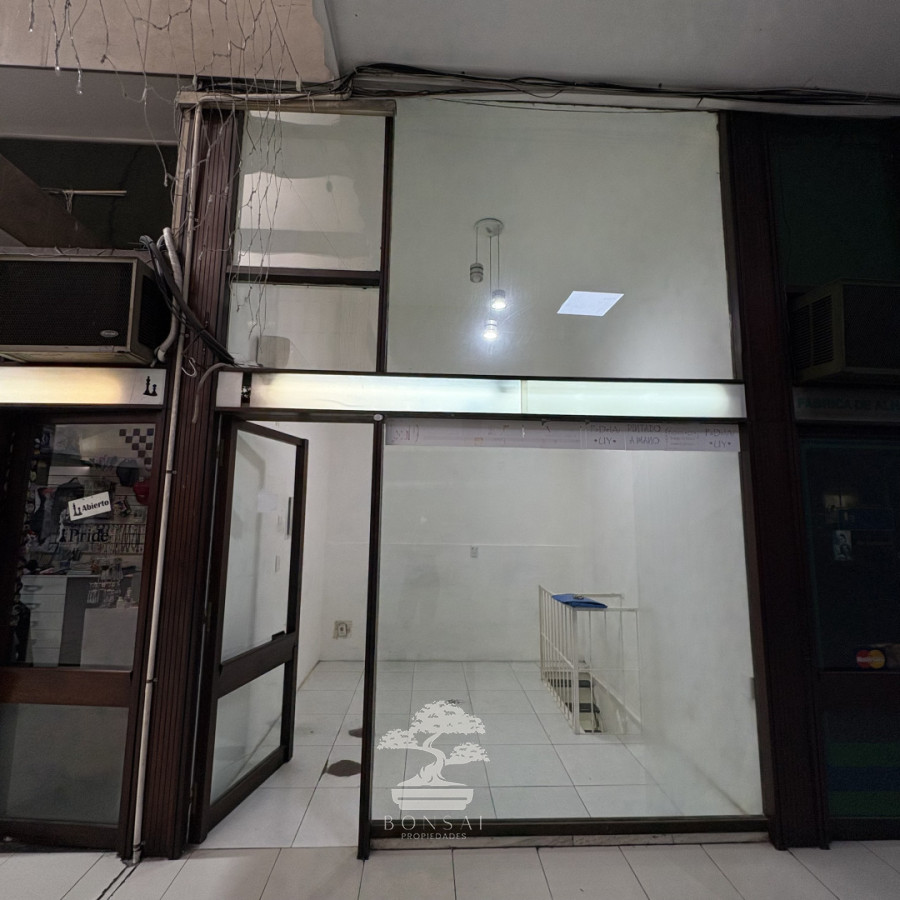 Local Comercial ID.865 - Alquiler Local Comercial Galería Centro Montevideo E