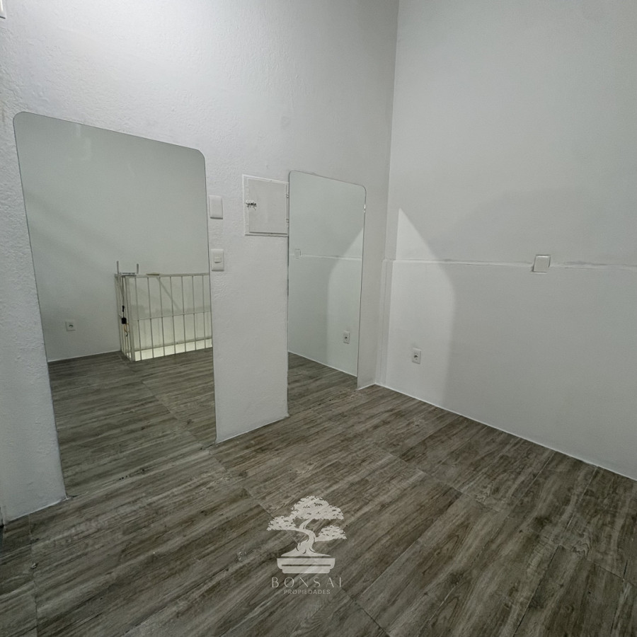 Local Comercial ID.1181 - Alquiler Local Comercial con GC Galería Centro Montevideo E 