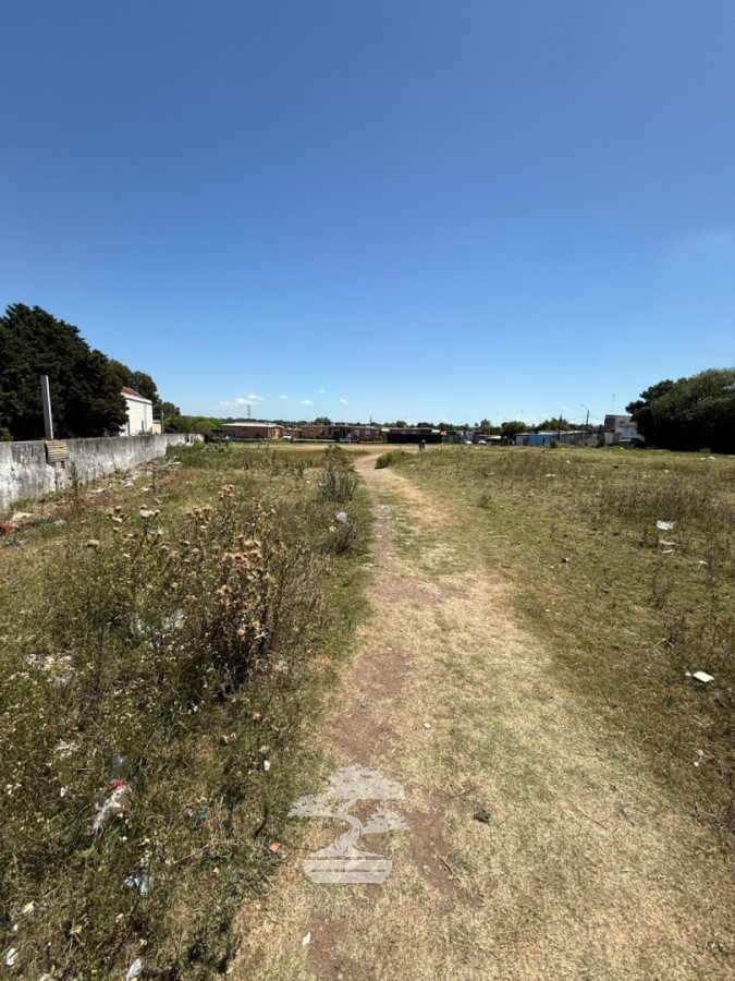 Terreno ID.1065 - Venta Terreno sobre esquina 1500m2 Colón Montevideo C