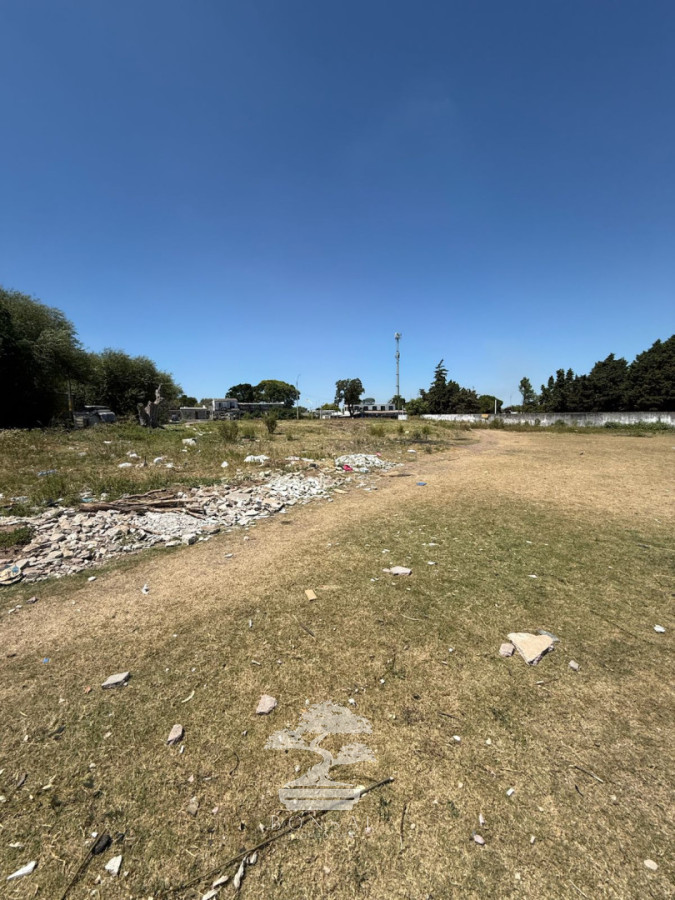 Terreno ID.1065 - Venta Terreno sobre esquina 1500m2 Colón Montevideo C