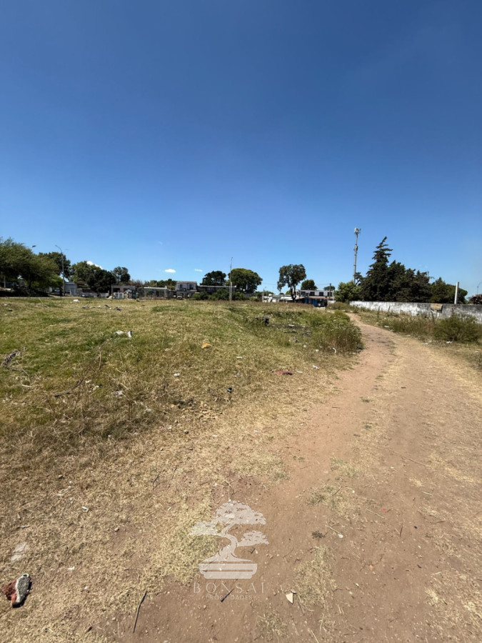 Terreno ID.1065 - Venta Terreno sobre esquina 1500m2 Colón Montevideo C