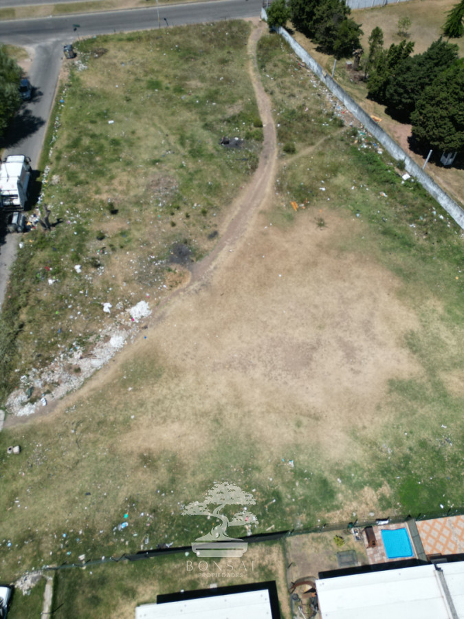 Terreno ID.1065 - Venta Terreno sobre esquina 1500m2 Colón Montevideo C