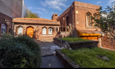 Venta Casa Excepcional Punto, Pocitos Nuevo,4 Dormitorios 4 Baños, Estudio Independiente,  Barbacoa